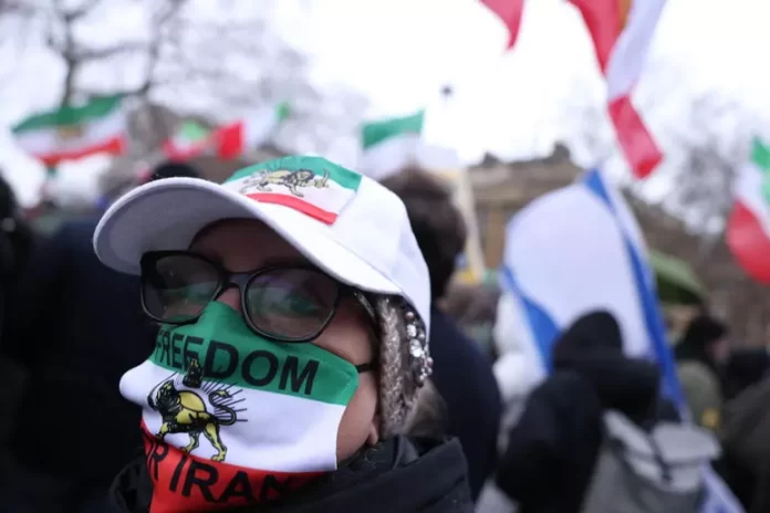 Ato em defesa de manifestantes no Irã em Londres, capital do Reino Unido © ANSA/EPA
