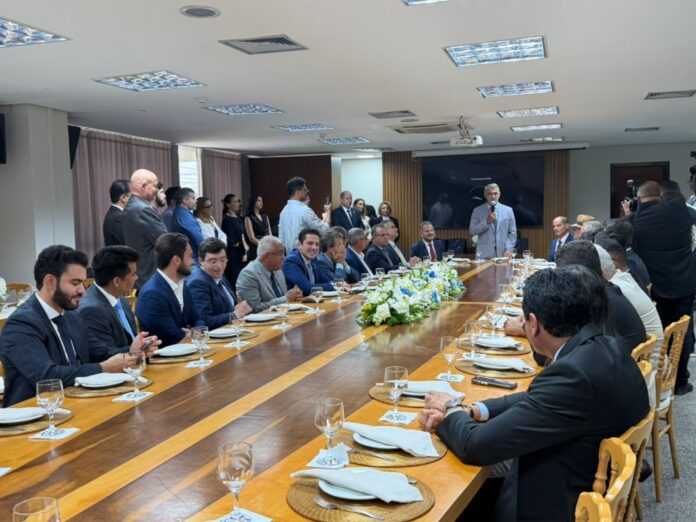 Amélio Cayres e os chefes de poderes