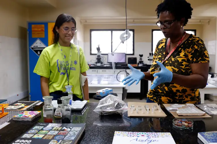 Fiocruz abre as portas para 150 alunas no Dia Internacional das Meninas e Mulheres na Ciência, na sede da Fiocruz, em Manguinhos, zona norte da cidade.