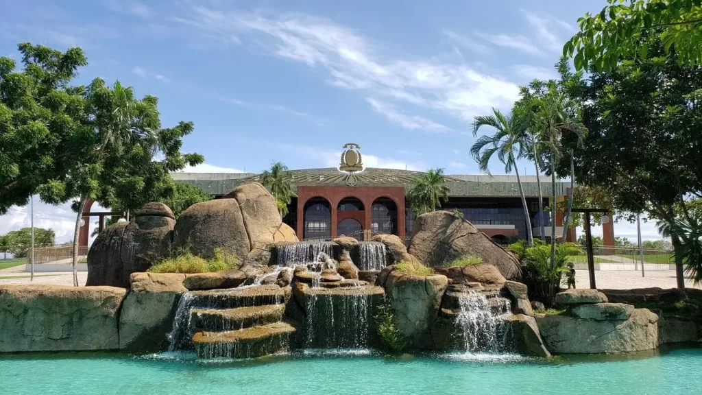 Praça dos Girassóis recebe melhorias com novos equipamentos de lazer e convivência em Palmas