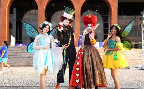 
Companhia Final Feliz realiza intervenções artísticas durante a programação da 1ª Corrida do Palácio Araguaia