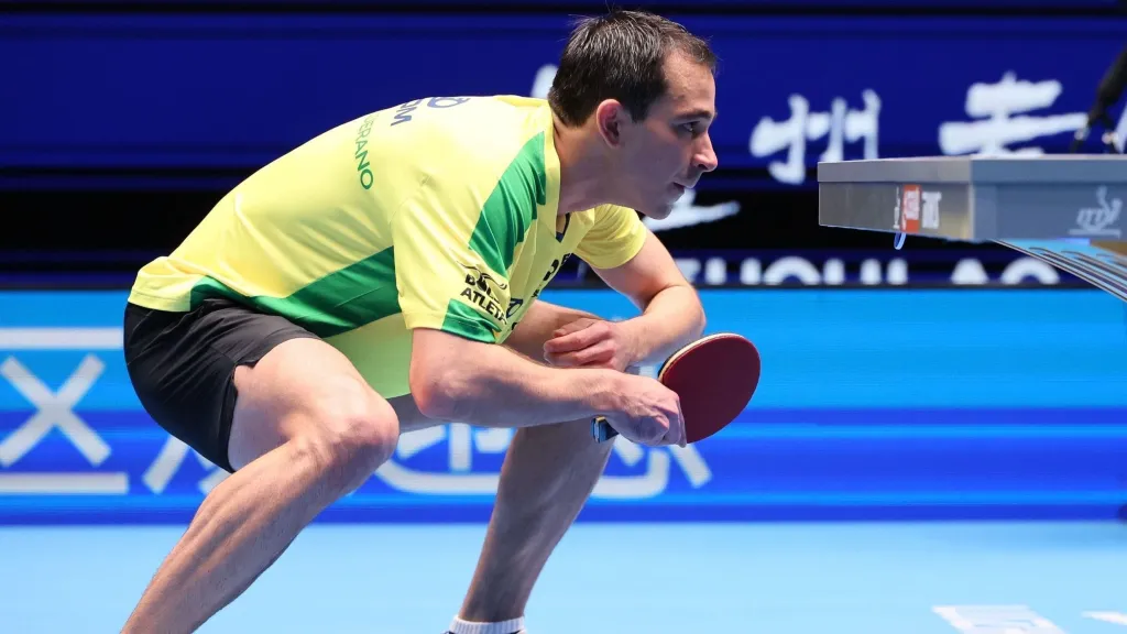 Calderano enfrentando Kristian Karlsson