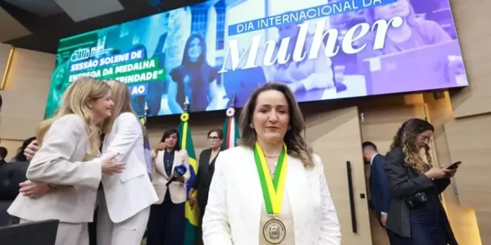Patrícia Ceccato Barili foi homenageada pela Assembleia Legislativa do Pauí