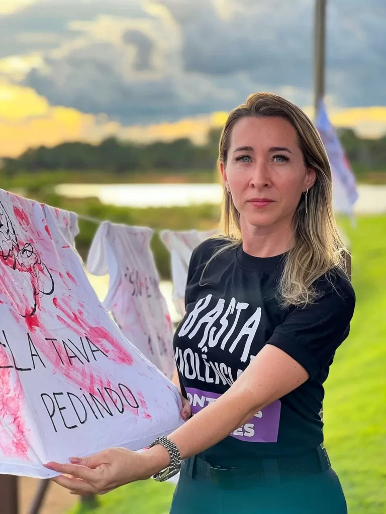 Sarah Lilian na defesa da Mulher - Acervo Fotografico da KIW