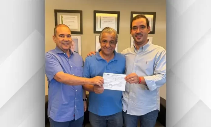 Antônio Jorge, Hider Alencar entre outros, na filiação do PSDB