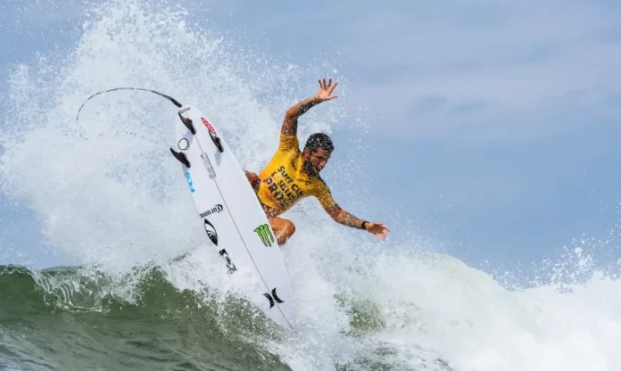 Felipe Toledo em em Lower Trestles Beach