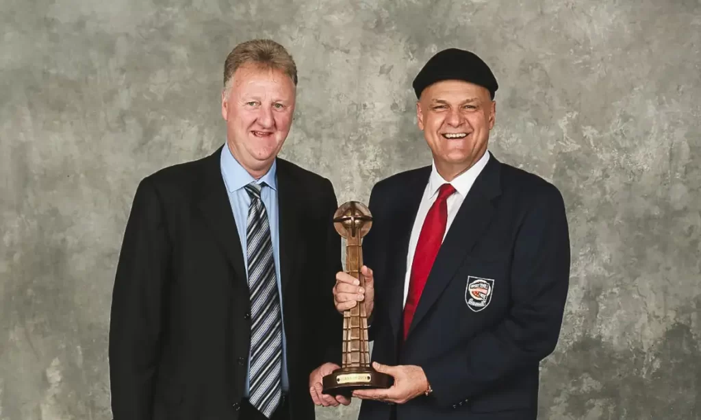 Larry Bird e Oscar Schmidt no Hall da Fama em 2024