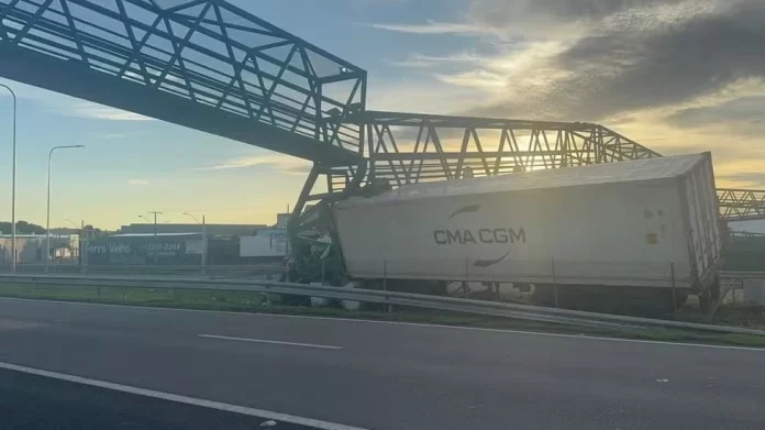 Passarela BR-153 é Interditada