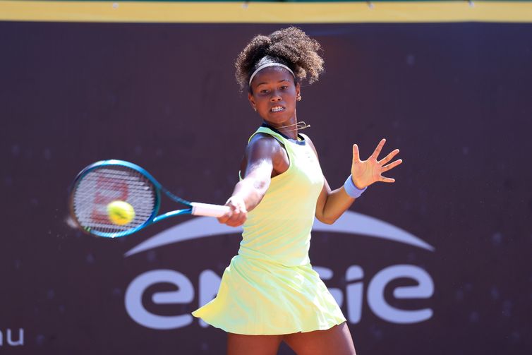 Victória Barros tornou-se a primeira tenista do Brasil a chegar às oitavas de final da chave juvenil na edição de 2025 do Aberto da Austrália