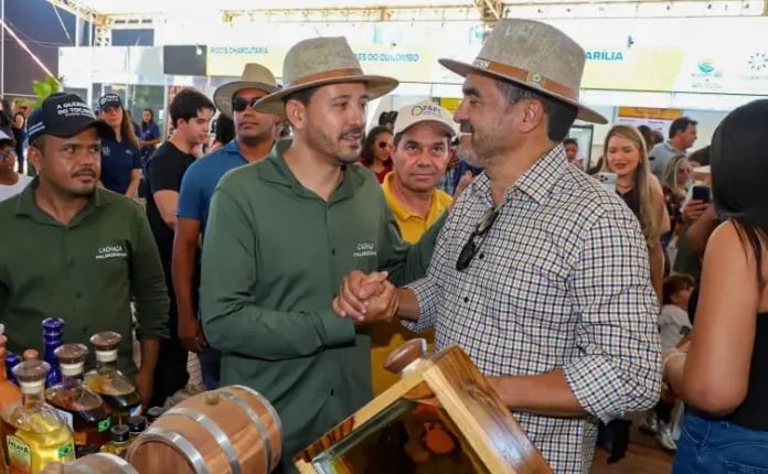 Governador Wanderlei Barbosa encerra Agrotins 2026 visitando estandes e conhecendo de perto os produtos tradicionais do Tocantins e inovações da feira