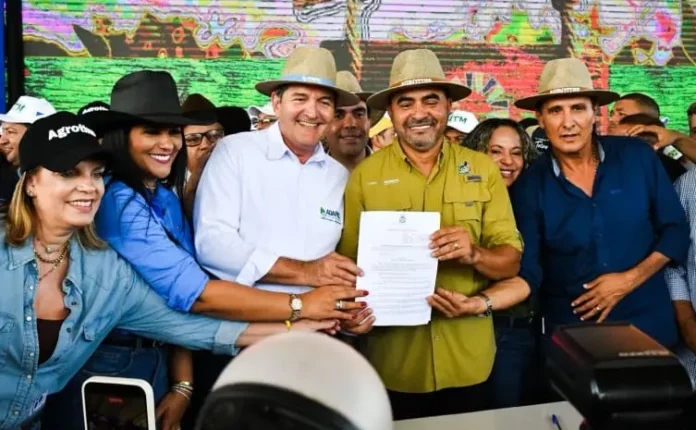 Um dos destaques da programação foi a assinatura, pelo governador Wanderlei Barbosa, de dois decretos voltados ao fortalecimento da defesa agropecuária