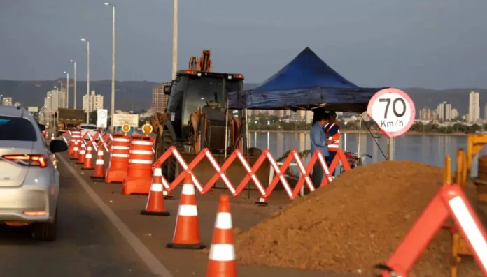 Obra na ponte de Palmas