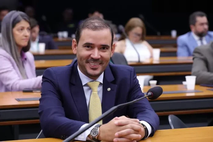 Vicentinho defende liberdade de imprensa e valorização da categoria