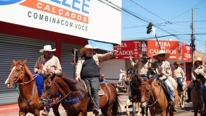 Mauro Carlesse na Cavalgada de Araguaína.