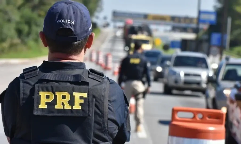 Policia Rodoviaria Federal em ação Finados